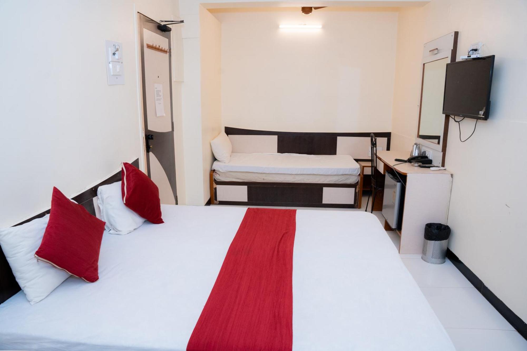 Saigal Guest House มุมไบ ภายนอก รูปภาพ